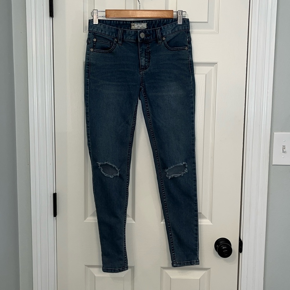 Free People Medium Wash Medium Rise Distressed Skinny Jeans‎ Size 25 Stretch
